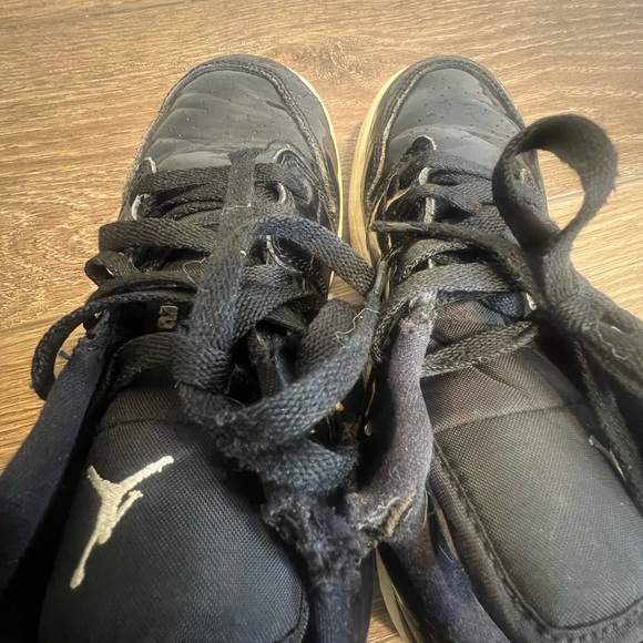 Nike Air Jordan 1 Low Patent leather - Picture 3 of 12